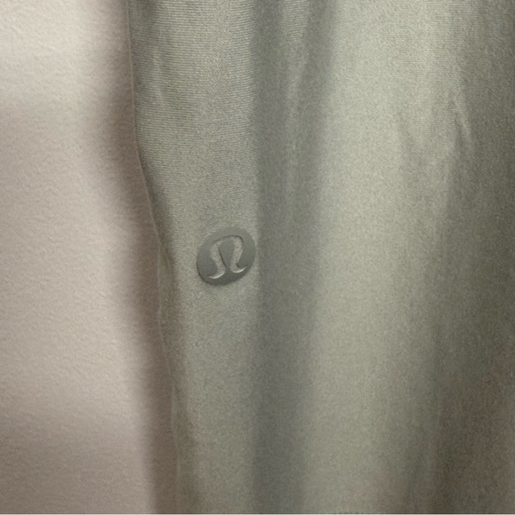 83: Lululemon Ultra-Soft Nulu Short-Sleeve T-Shirt Silver Drop Size Large - Picture 4 of 4